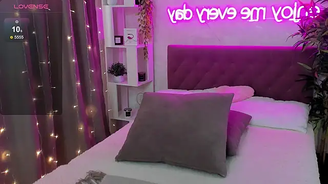 FeralPeach's Live XXX Chat