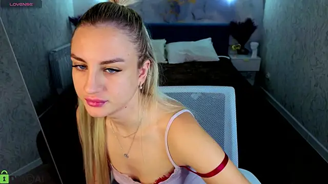Silen_Tori's Live XXX Chat
