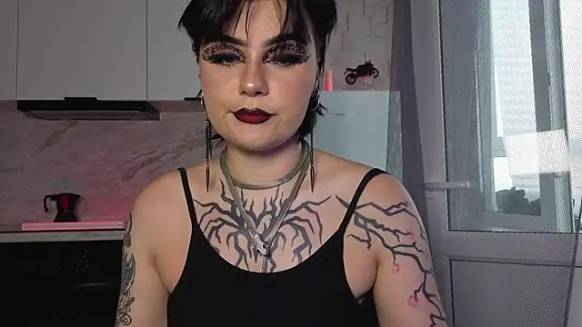 IntrigueYourDay's Live XXX Chat