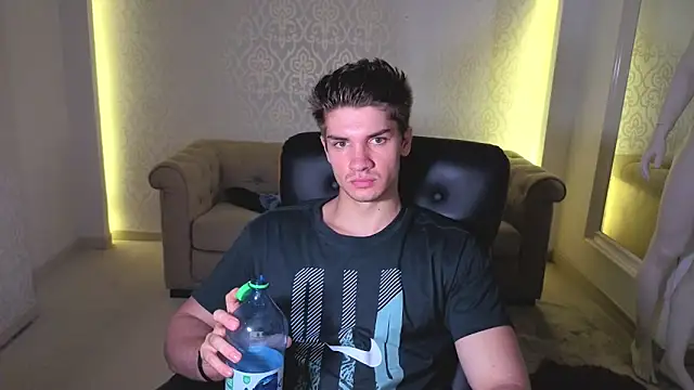 MaxKaiden live XXX chat