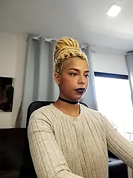 Helenoir's Live XXX Chat