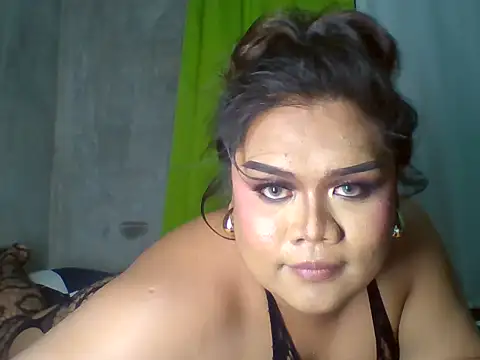 Asian_Miyaka Adlı Modelin Canlı XXX Sohbeti