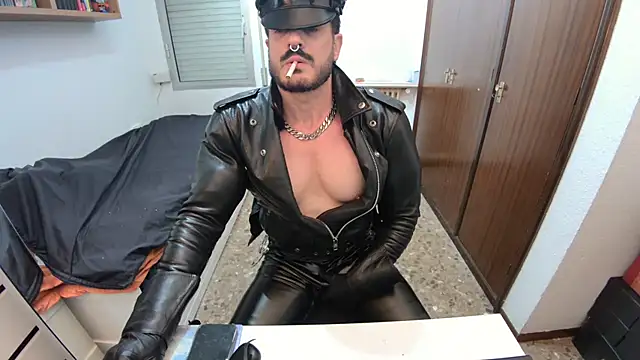 LeatherMax76 Webcam show