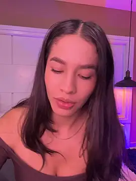 JuliaaVega Adlı Modelin Canlı XXX Sohbeti