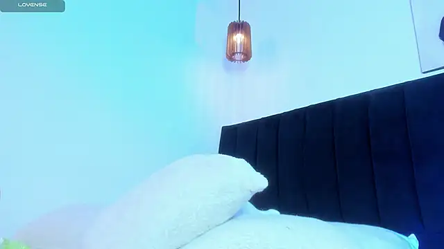 dolly_zoe লাইভ XXX চ্যাট