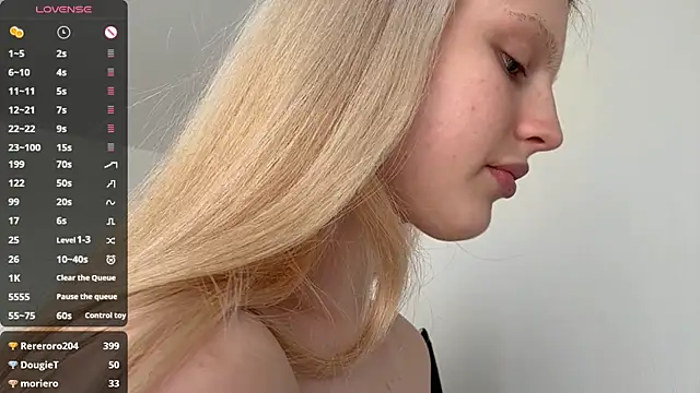 GilySuper live XXX chat