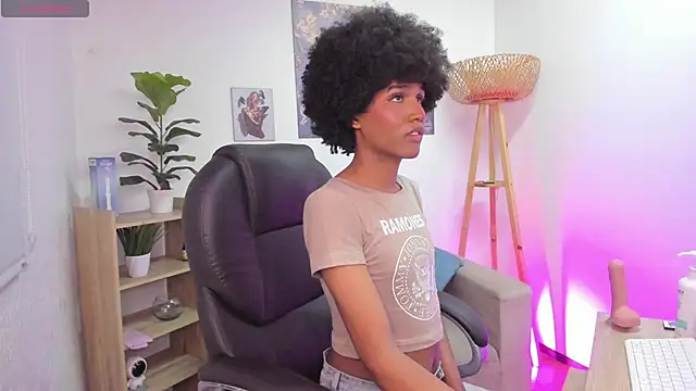 NaomiSaenz_'s Live XXX Chat