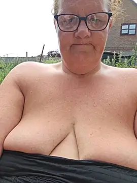 Czat XXX na żywo – MissQueenBeex