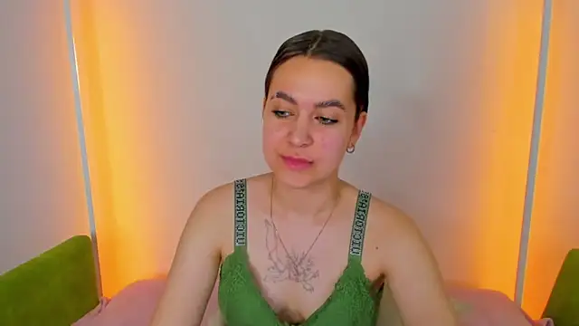 AishaTempt Adlı Modelin Canlı XXX Sohbeti