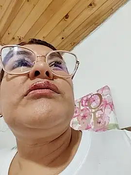 Chatroom XXX en direct de AlexxiaaMat