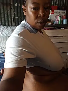 curvyloneah75 Chat XXX live