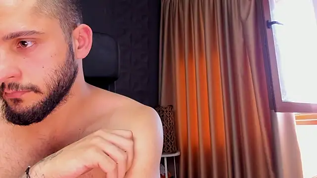 TroyWadee Chat XXX live