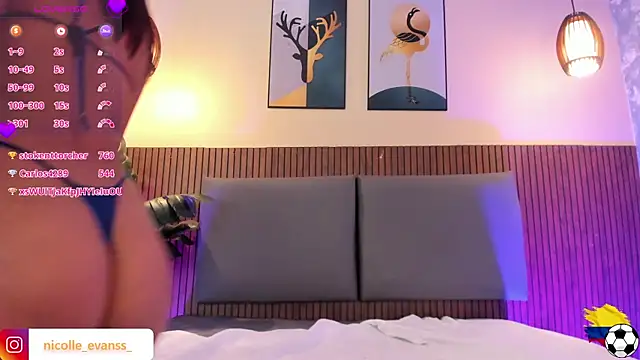 NicolleeEvanss' Live XXX Chat