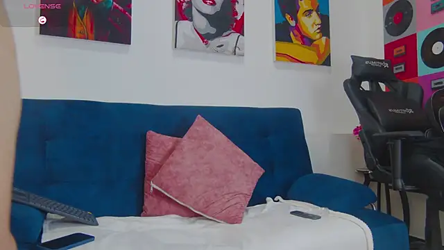 Rowan_Cley élő XXX-chatje
