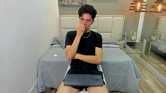 Chatroom XXX en direct de thom_ames