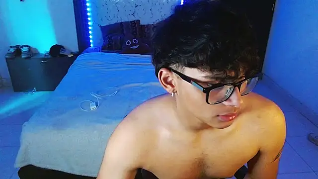 Mr_yisuzz élő XXX-chatje