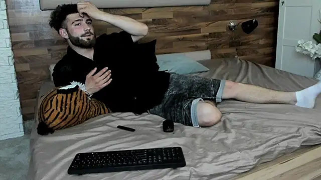 Онлайн чат XXX KyloEast