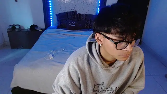 Mr_yisuzz Adlı Modelin Canlı XXX Sohbeti