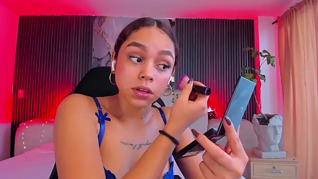 Онлайн чат XXX CarolineFyre