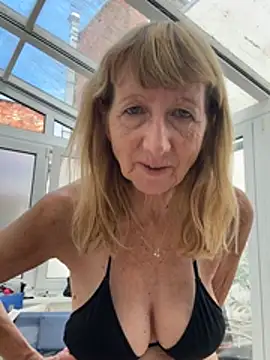 MatureKim's Live XXX Chat