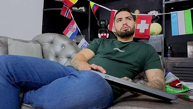 matteosantos' Live XXX Chat