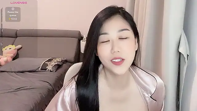 F-Yuwein Live XXX chat
