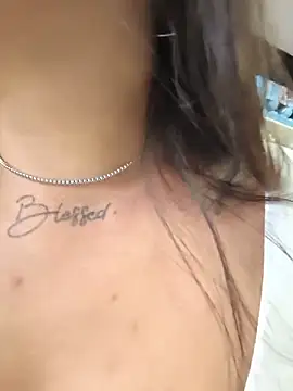 צ'אט XXX בשידור חי של MissNyraSecret