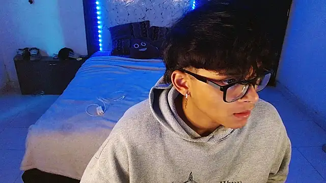 Mr_yisuzz Chat XXX live