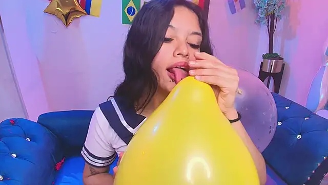 Czat XXX na żywo – Maddie_T18