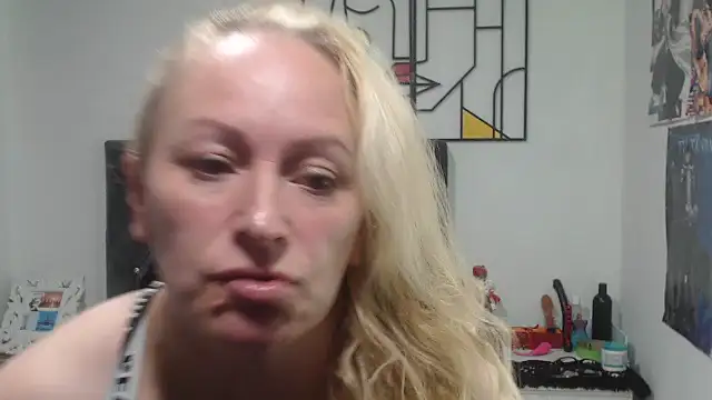 emperabigbootybigass' Live XXX Chat