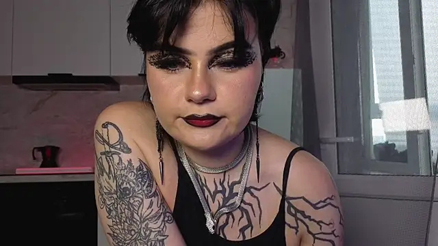 IntrigueYourDayn Live XXX chat