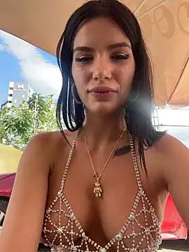 RaniaSnow 现场XXX聊天