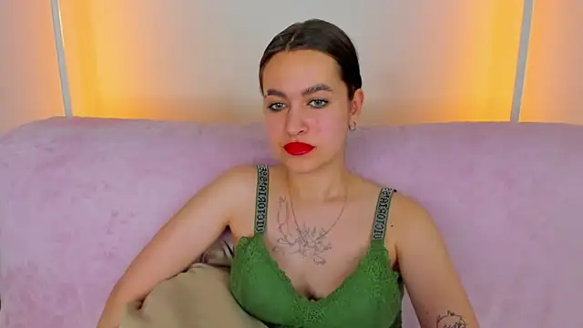 Chat XXX en directo de AishaTempt