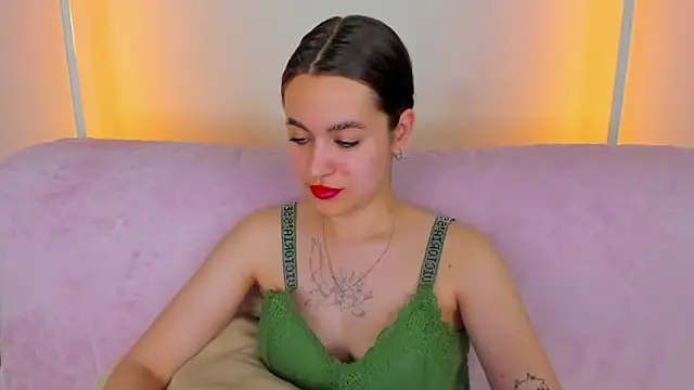 AishaTempt élő XXX-chatje