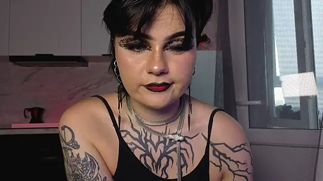 IntrigueYourDay Adlı Modelin Canlı XXX Sohbeti