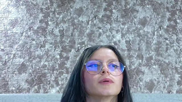 Naomimolie XXX чат на живо