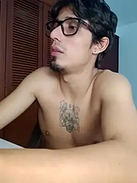 SrIncognito666's Live XXX Chat