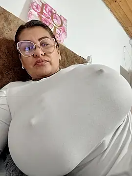 Chat XXX en directo de AlexxiaaMat