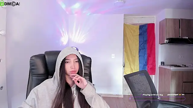 Mikeyvioleta_ 即時 XXX 聊天