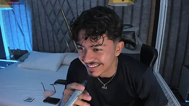 Chat +18 de NicolaiKarav ao vivo