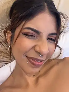 Chatroom XXX en direct de VioletaHills_