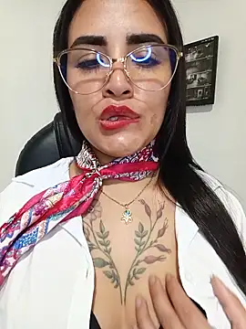 MAYE__13 XXX чат на живо