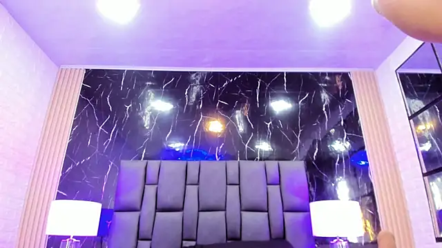 BustyGlow Adlı Modelin Canlı XXX Sohbeti