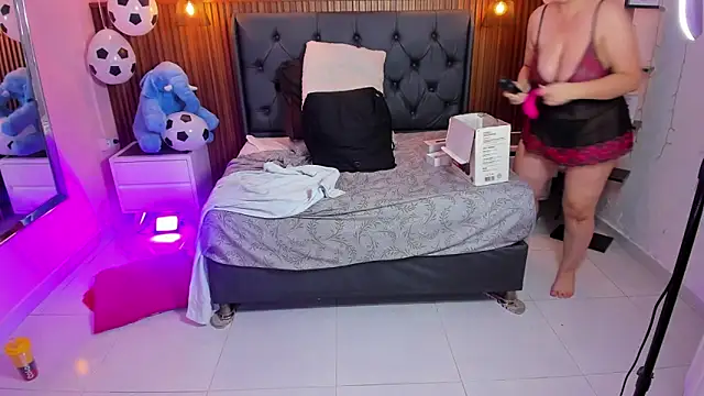 MEYLAGIA Adlı Modelin Canlı XXX Sohbeti