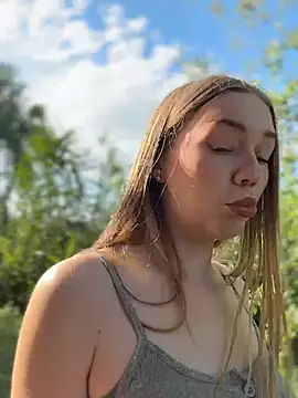 MilaMoone Adlı Modelin Canlı XXX Sohbeti