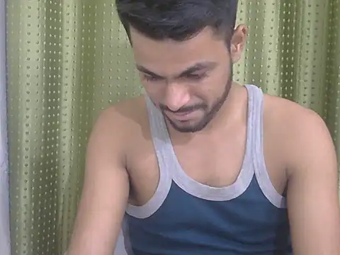 StubborndesiboyのライブXXXチャット