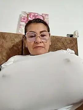 XXX chat uživo modela AlexxiaaMat