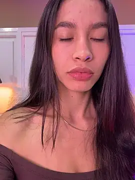 JuliaaVega's Live XXX Chat