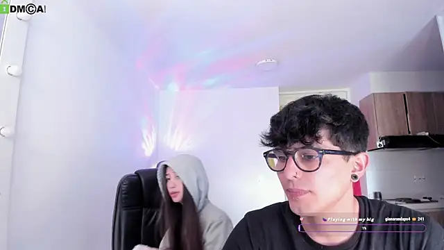 Mikeyvioleta_ 即時 XXX 聊天