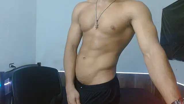 XXX chat uživo modela Tyler_Gold23